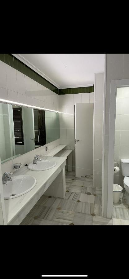 Single Room,1240925944:JPEG